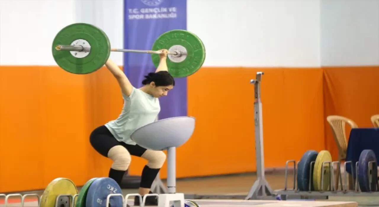 Yıldız Kadınlar Halter Milli Takımı, Avrupa şampiyonluğu için form tutuyor