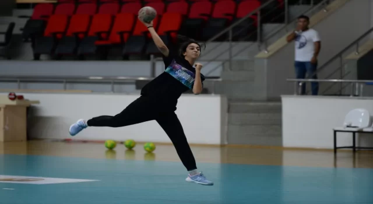 Bingöllü kız sporcuların hedefi hentbolda ayyıldızlı forma