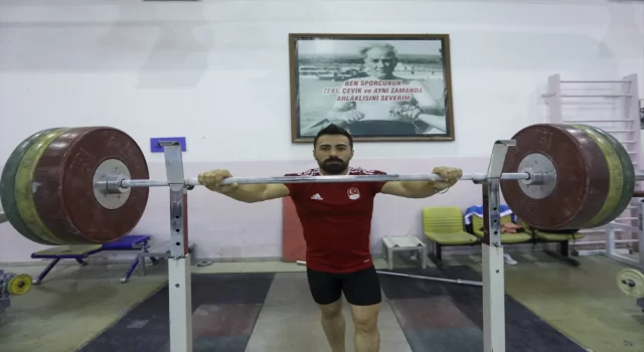 Milli halterci Ferdi Hardal, emin adımlarla Paris’e yürüyor