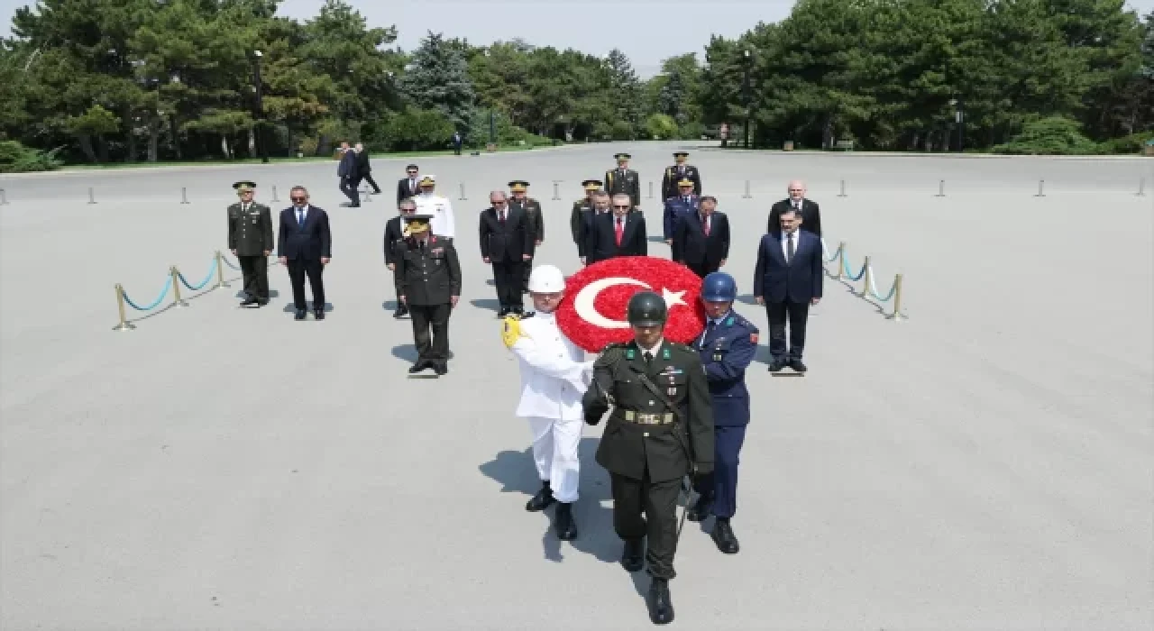 Cumhurbaşkanı Erdoğan başkanlığındaki YAŞ üyeleri Anıtkabir’i ziyaret etti