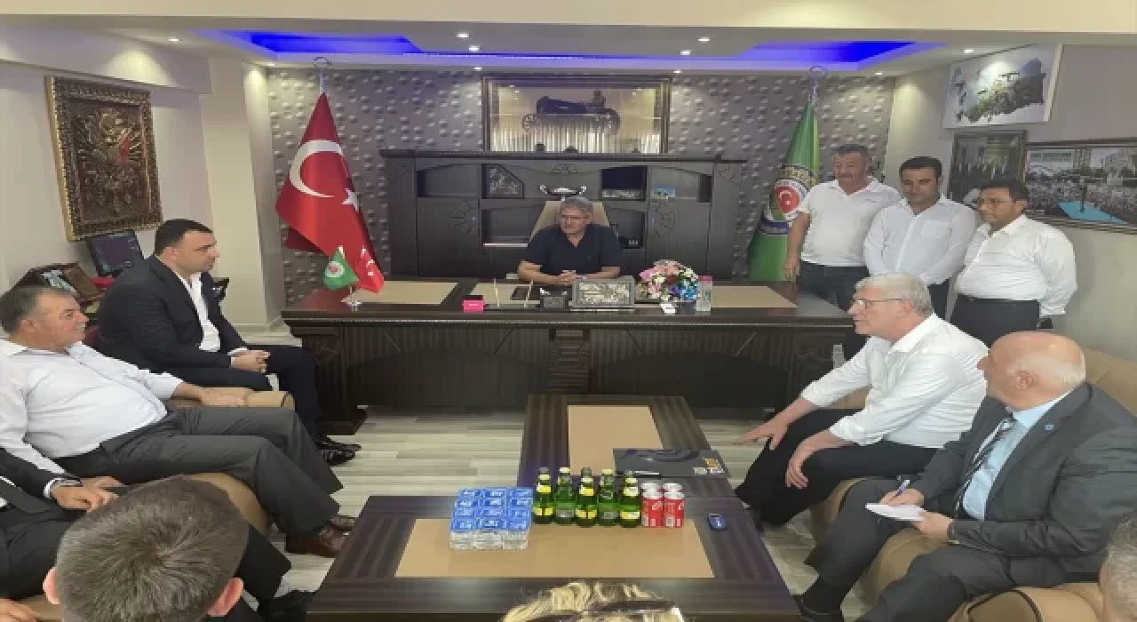 İYİ Parti Grup Başkanvekili Dervişoğlu, İzmir’de bazı STK’ları ziyaret etti