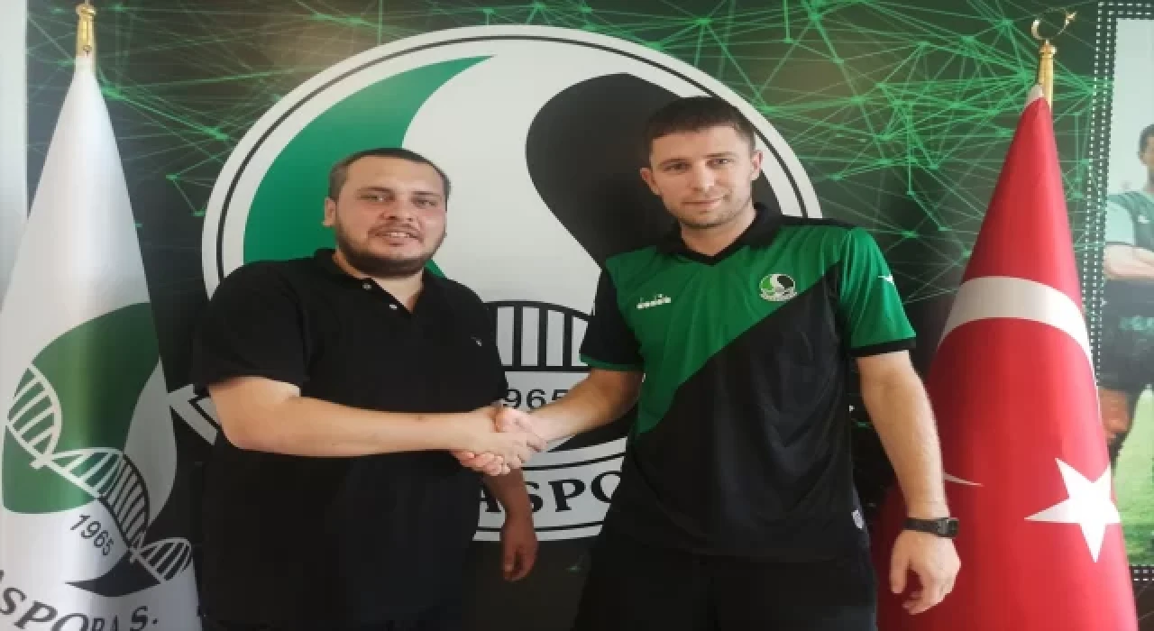 Sakaryaspor forvet oyuncusu Artem Kravets’i renklerine bağladı