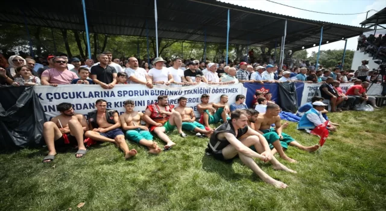 Geleneksel Kurtdereli Yağlı Güreşleri’nin başpehlivanı Yusuf Can Zeybek oldu