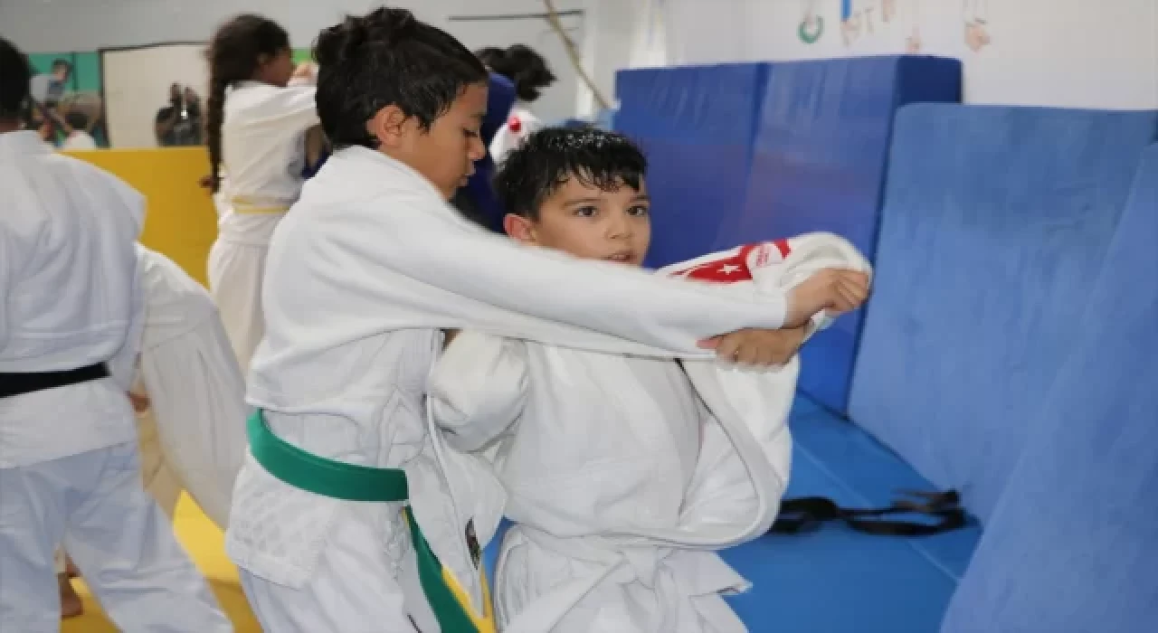 Gençlerin spor geleceği mahalle kültürüyle şekilleniyor