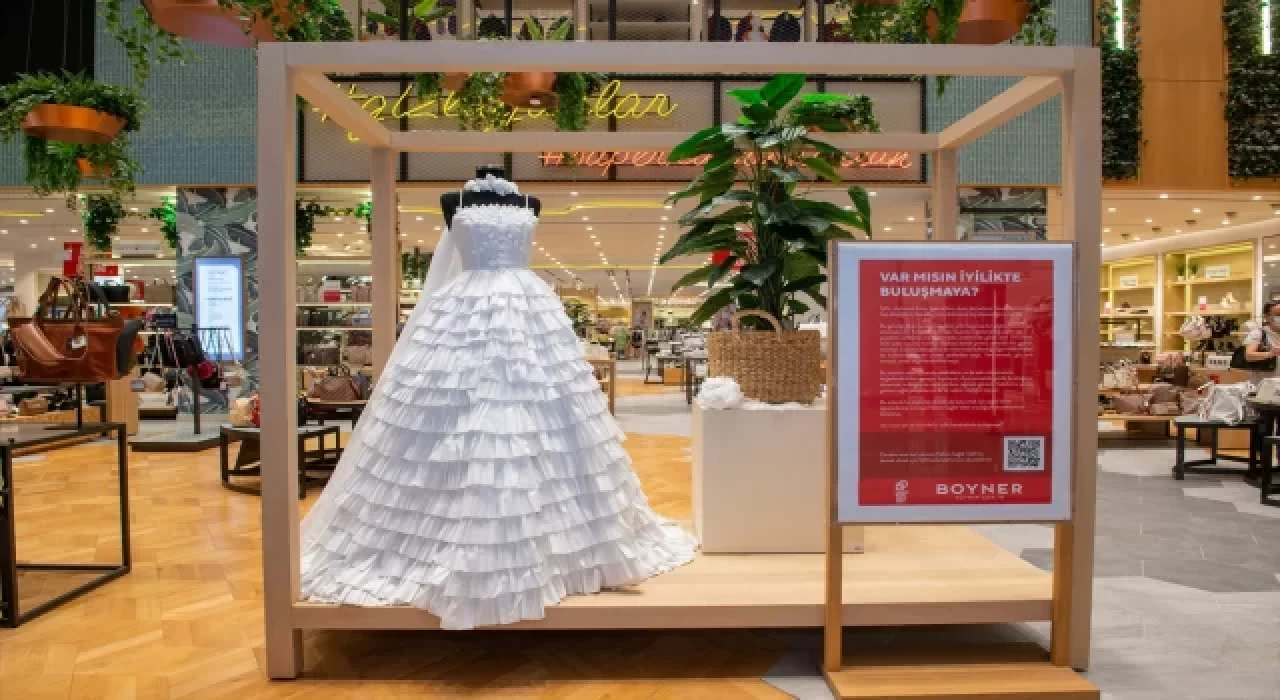 Medikal maske ile tasarlanan gelinlik Boyner’de sergileniyor