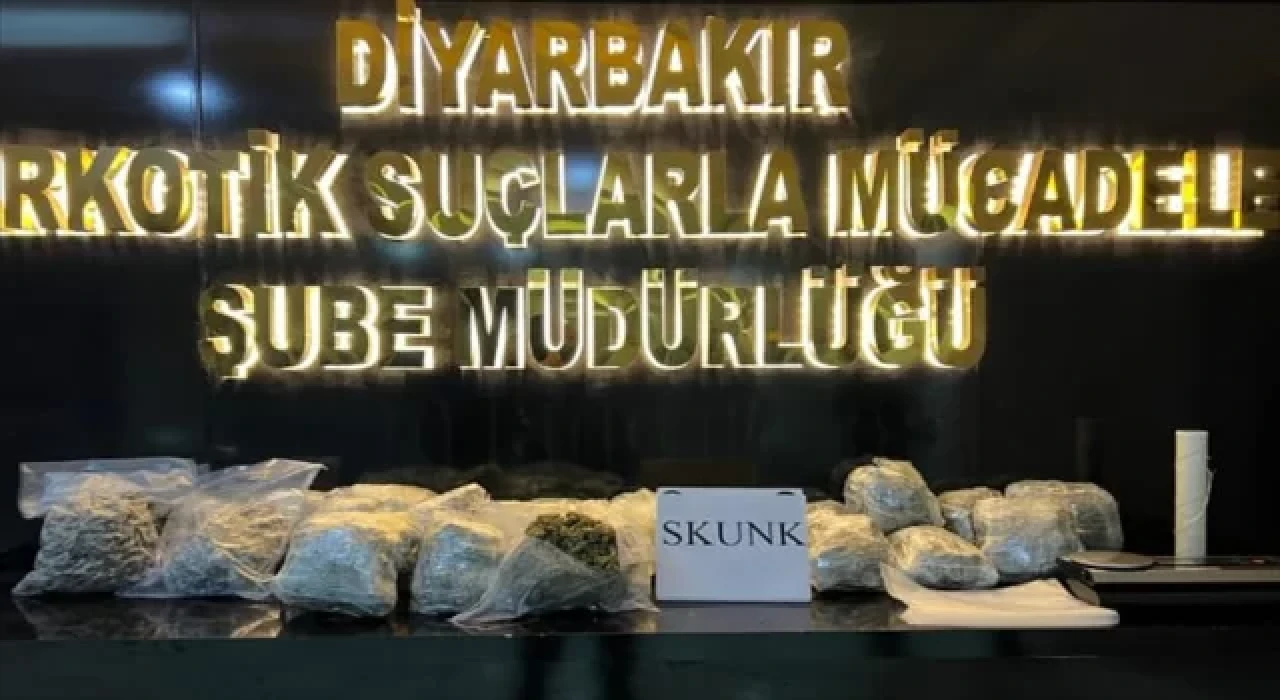 Elindeki 10 kilo 900 gram uyuşturucuyu atıp kaçan zanlı tutuklandı