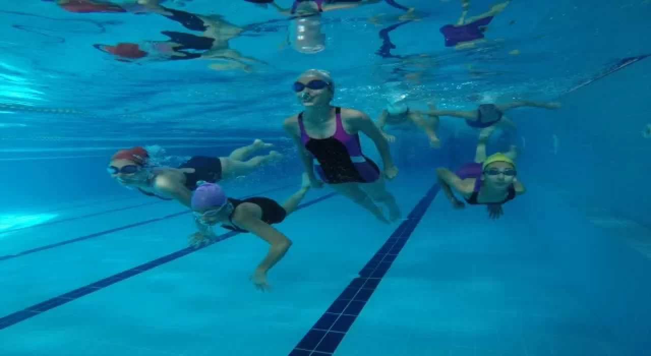 Iğdır’da yüzmeyi öğrenen çocuklar, ”milli takım” hedefine kulaç atıyor