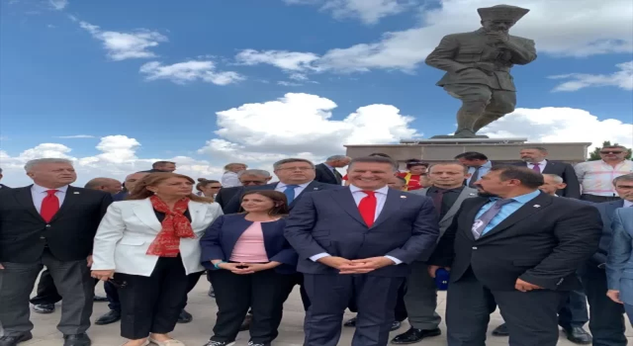 TDP Genel Başkanı Mustafa Sarıgül, Kocatepe Anıtı’nı ziyaret etti