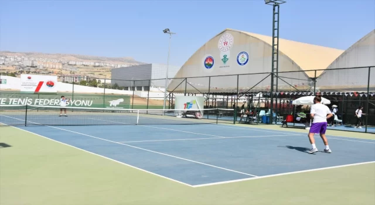Şırnak’ta Tenis Doğu ve Güneydoğu Anadolu Takım Şampiyonası müsabakaları sürüyor