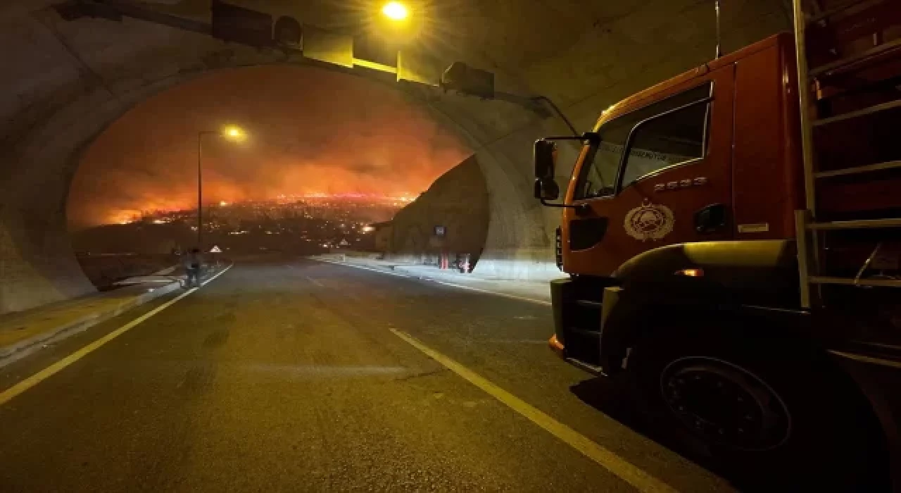 Yangın devam ediyor, Mersin Antalya kara yolu ulaşıma kapatıldı
