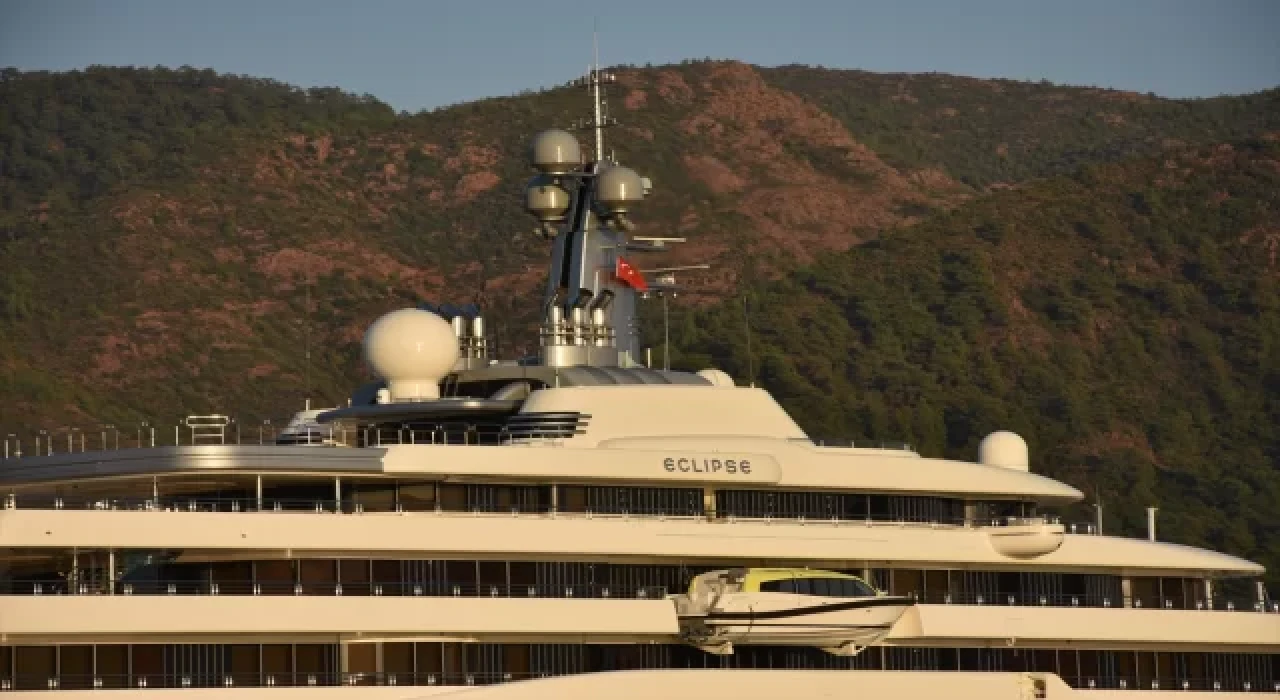 Rus milyarder Abramoviç’in yatı ”Eclipse” Marmaris’e geldi