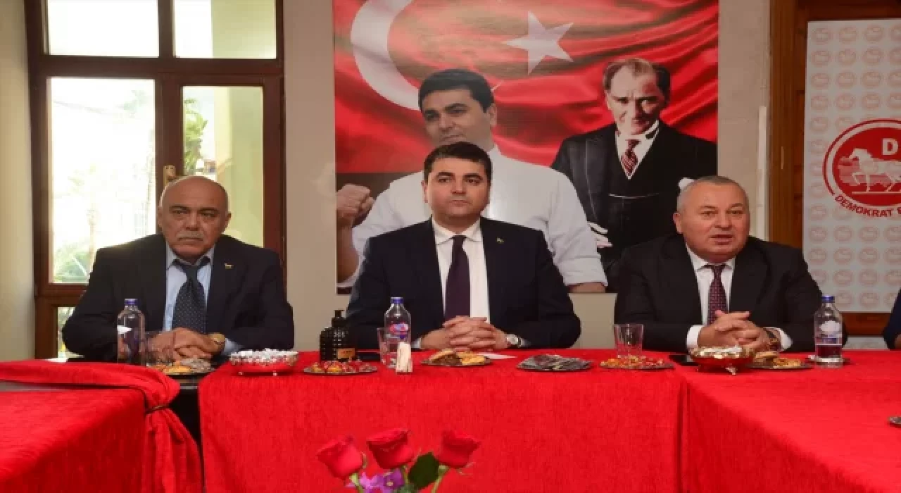 DP Genel Başkanı Gültekin Uysal, Manavgat’ta esnafı ziyaret etti