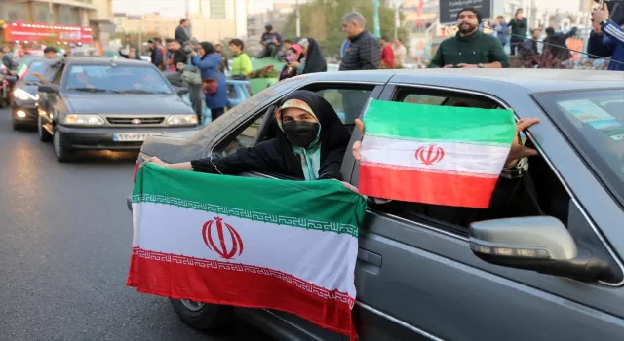 İran’ın Galler galibiyeti sonrası halk sevinç gösterisinde bulundu