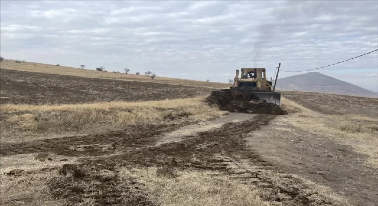 Niğde’de jeotermal sera kurulacak alanda zemin düzeltme çalışmaları başladı