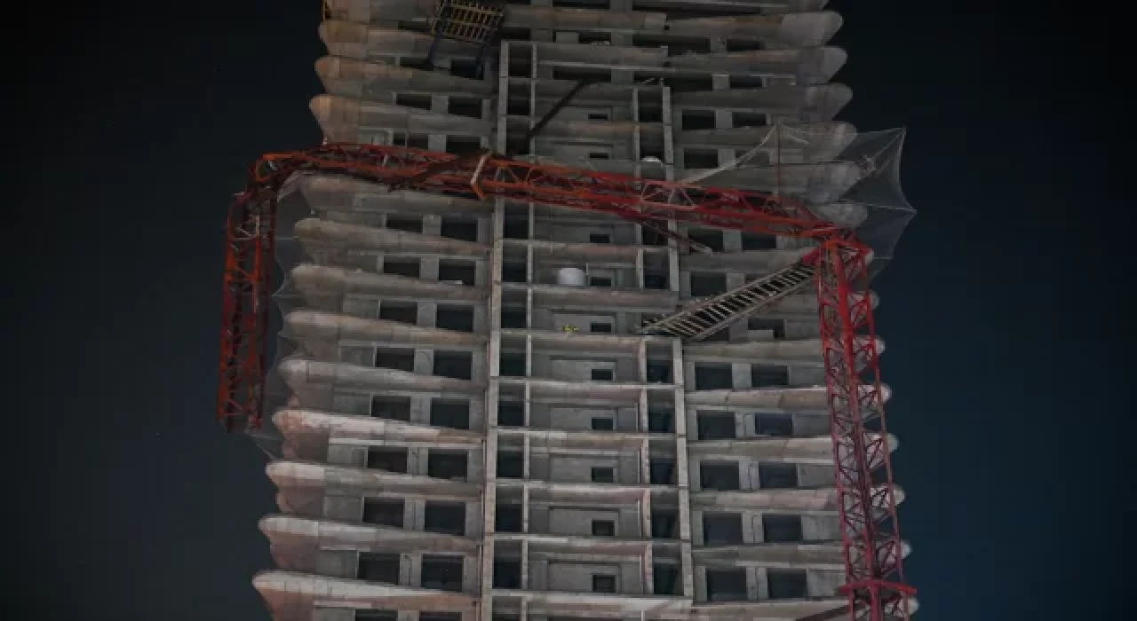 İzmir’de inşaatta yaşanan vinç kazasında 5 kişi öldü, 2 kişi yaralandı