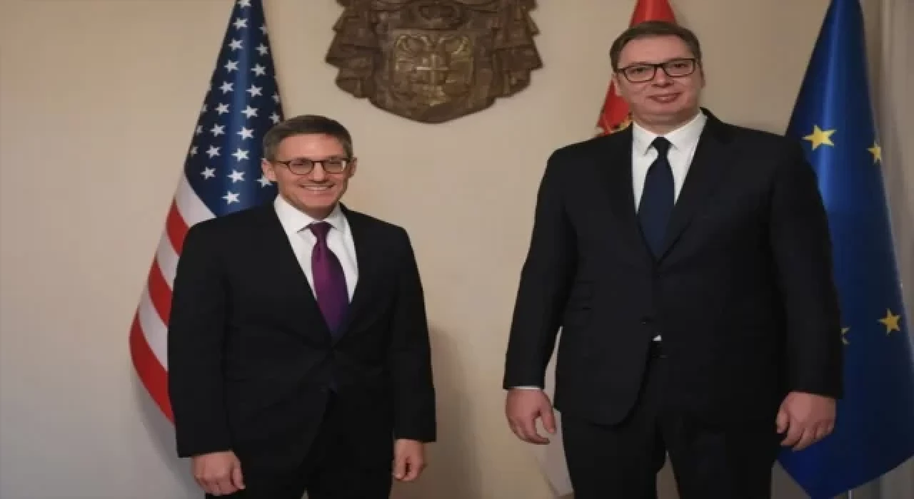 Sırp lider Vucic, ABD’li yetkili Chollet ile Kosova meselesini görüştü