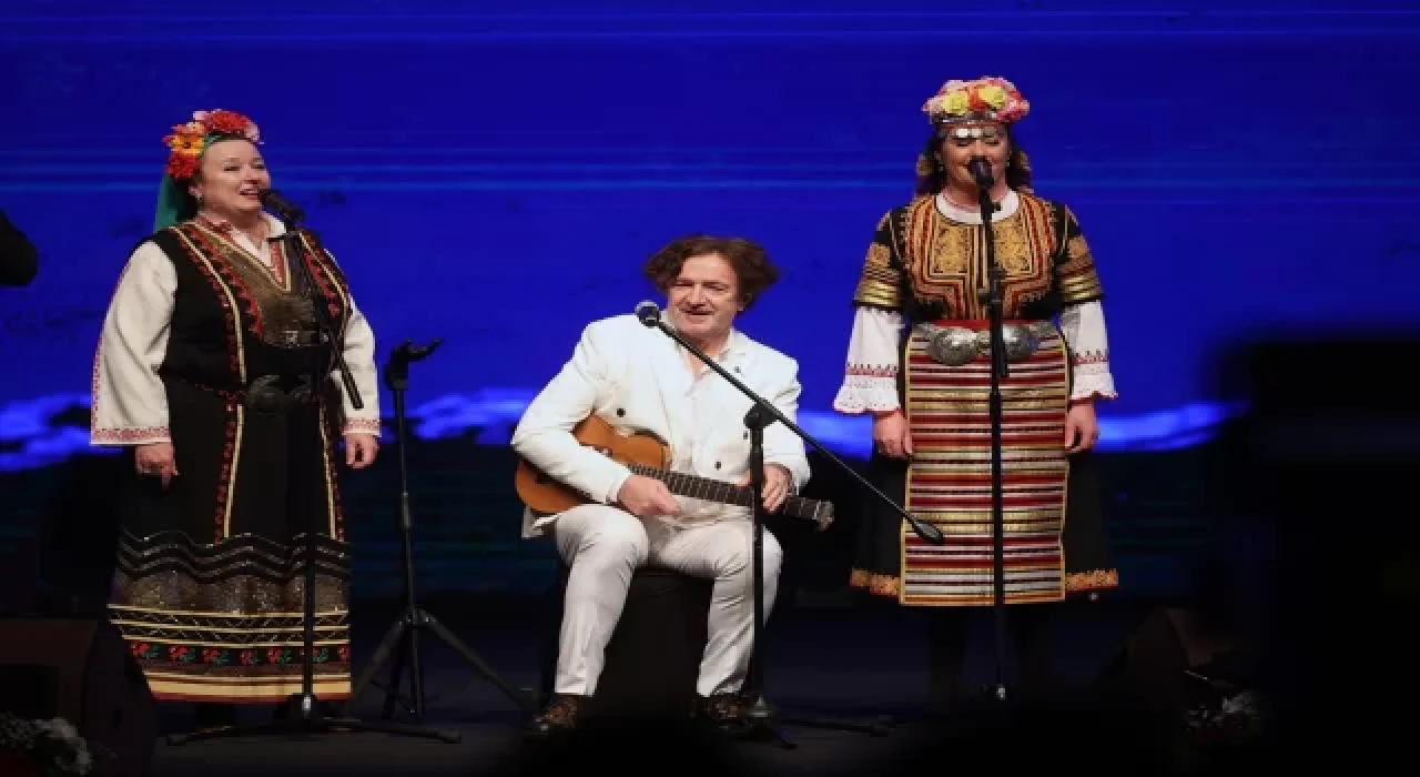 Ünlü sanatçı Goran Bregovic, ”Türkiye Yüzyılı” şarkısına eşlik etti