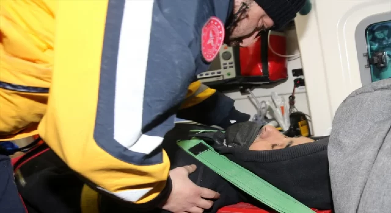 Kahramanmaraş’ta 3 kişilik aile, depremden 73 saat sonra enkazdan kurtarıldı