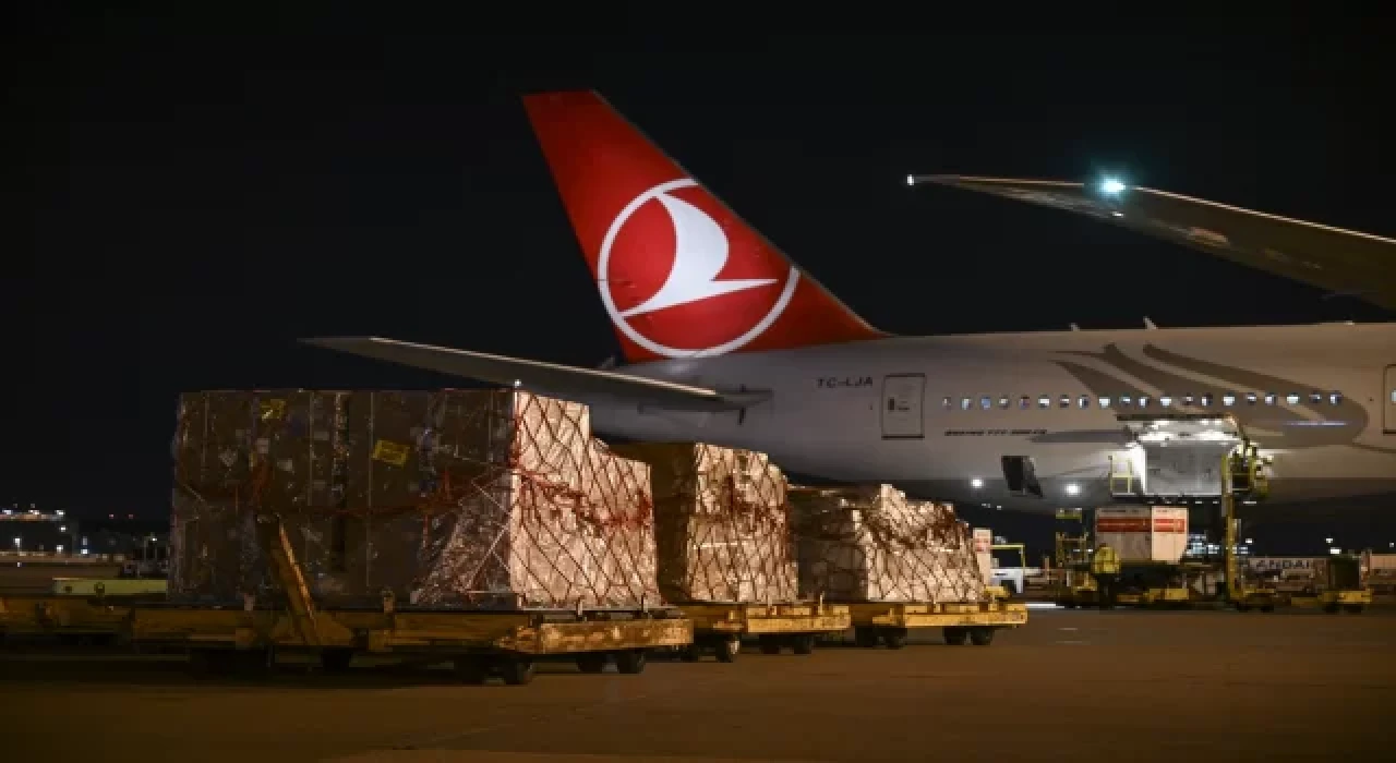 ABD’de Türkiye’deki depremzedeler için toplanan yardım malzemelerini THY aynı gün ulaştırıyor