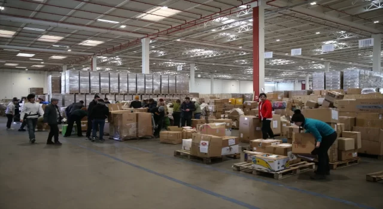 Milano’da da Türk öğrenciler depremzedeler için seferber oldu