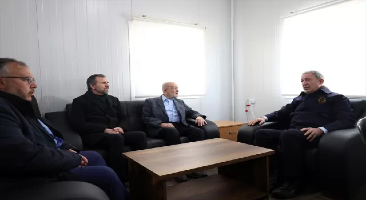 Bakan Akar, Saadet Partisi Genel Başkanı Karamollaoğlu ile görüştü