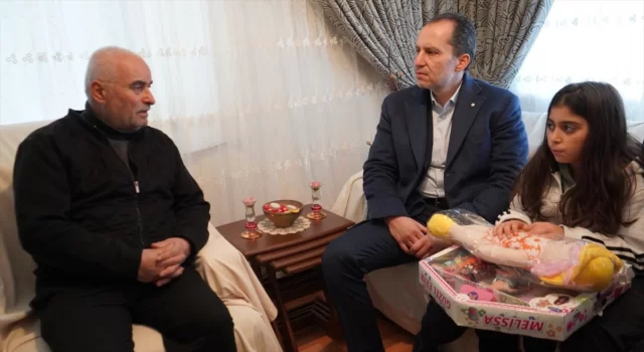 Yeniden Refah Partisi Genel Başkanı Erbakan, Ankara’daki depremzedelerle bir araya geldi