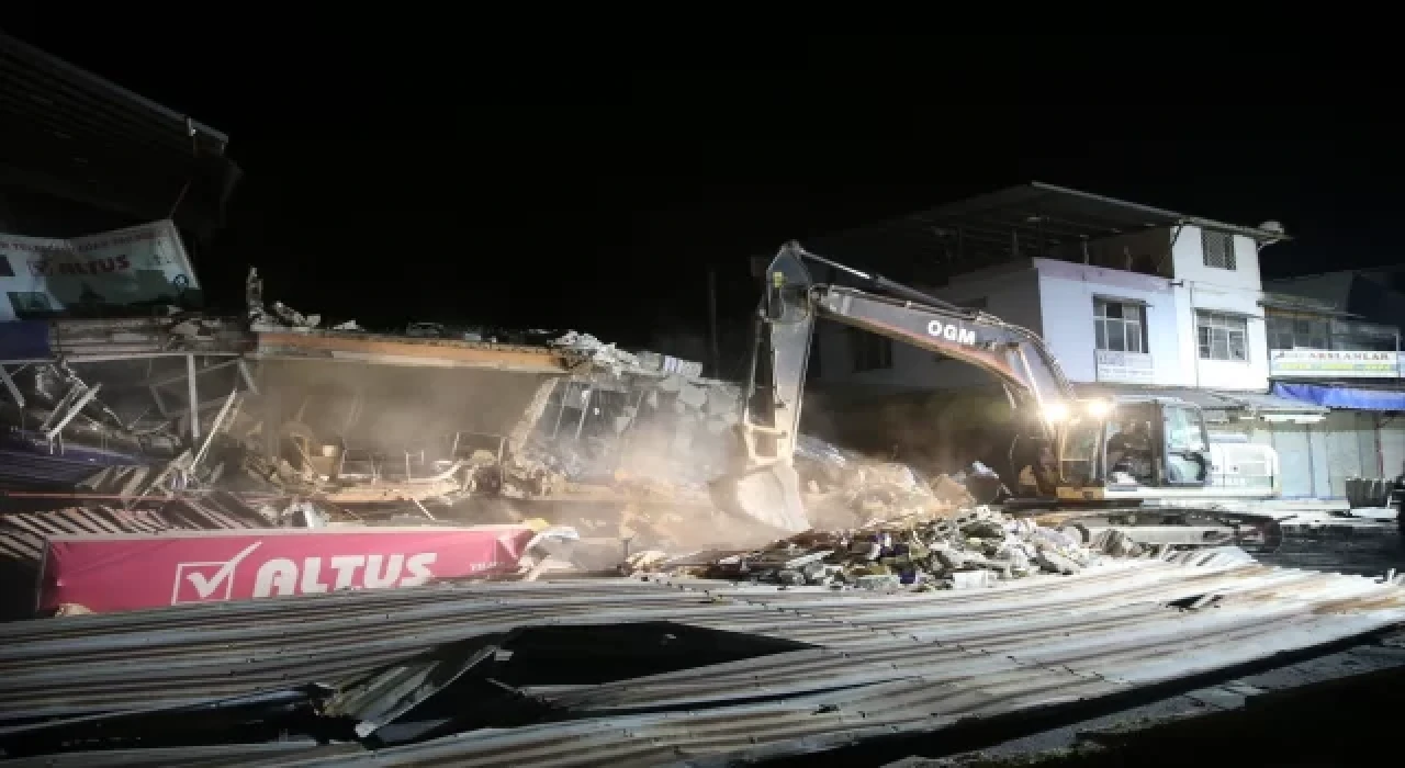 Hatay merkezli depremde çöken iş yerindeki arama çalışması sonlandırıldı