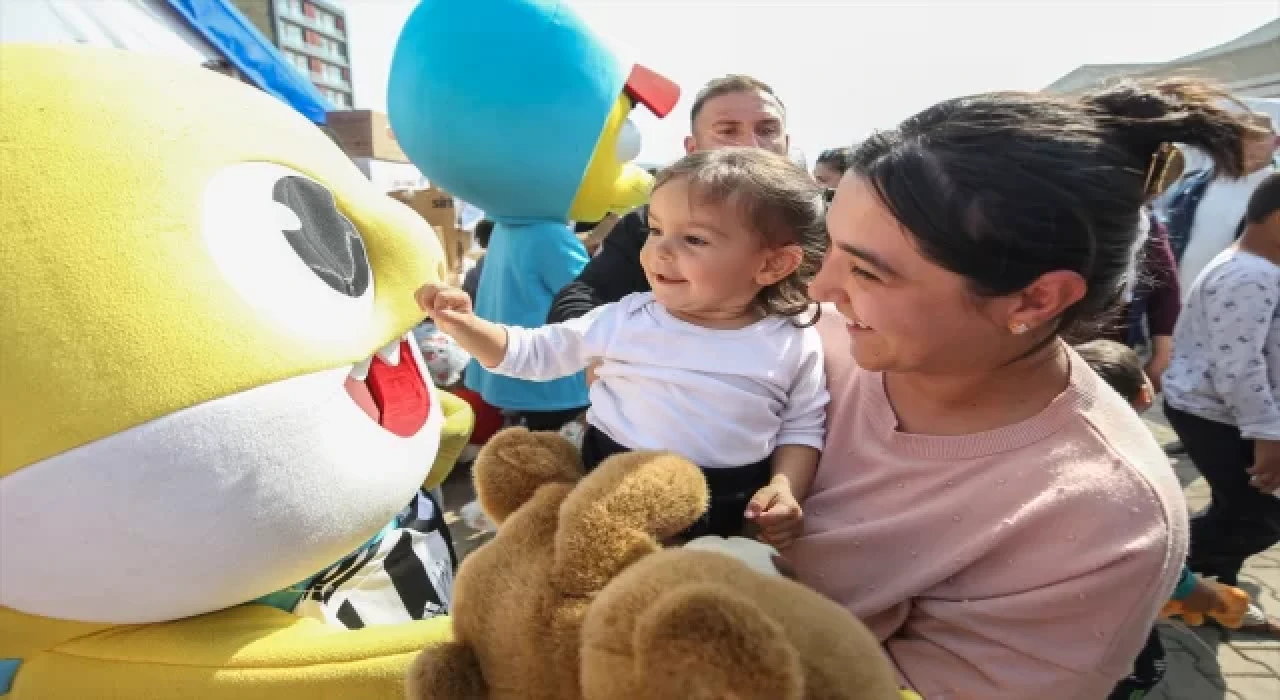 Beşiktaş taraftarının depremzede çocuklara gönderdiği oyuncaklar Kahramanmaraş’a ulaştı