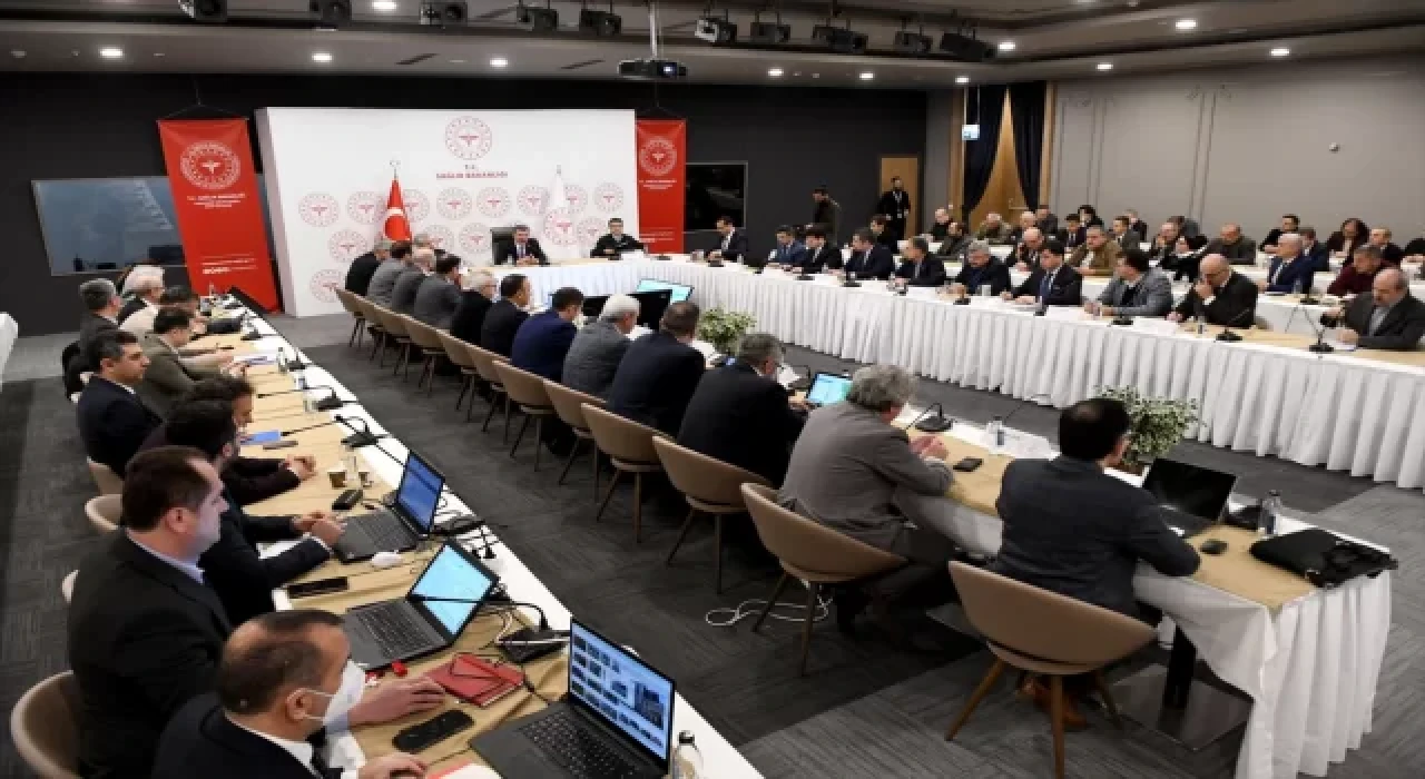 Sağlık Bakanı Koca, İstanbul’daki kamu hastanelerinin başhekimleriyle bir araya geldi