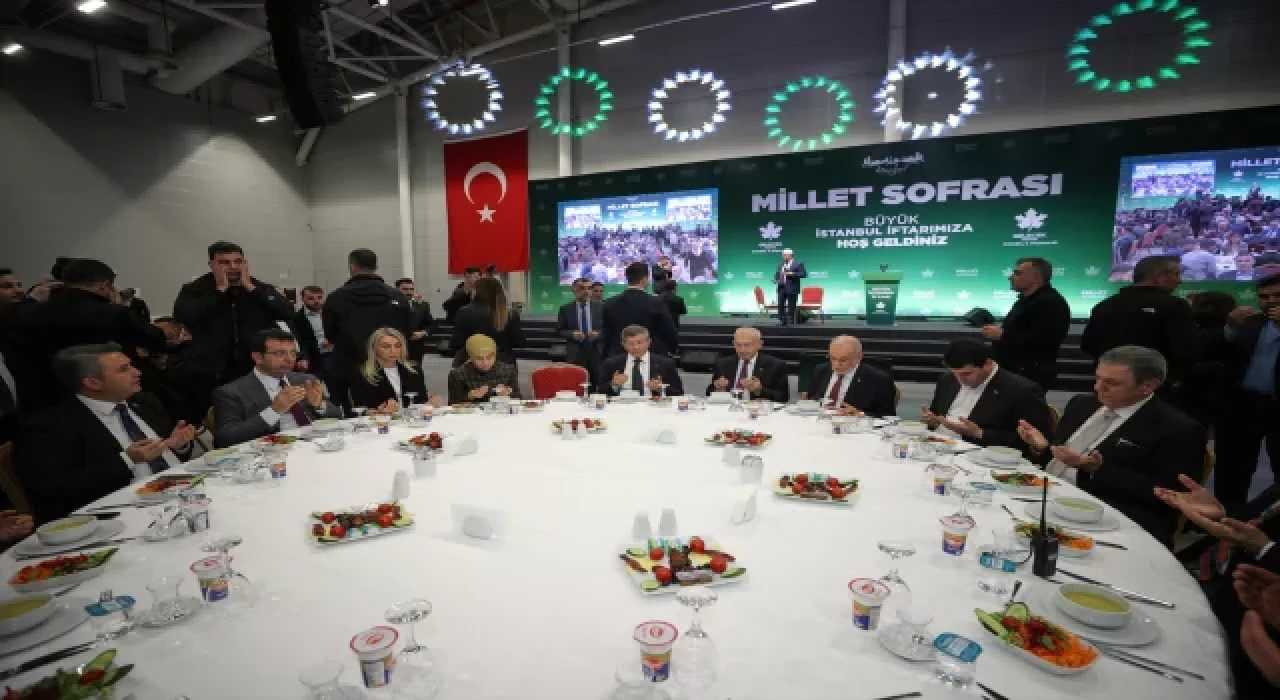 Gelecek Partisinin ev sahipliğinde ”Büyük İstanbul İftarı” yapıldı