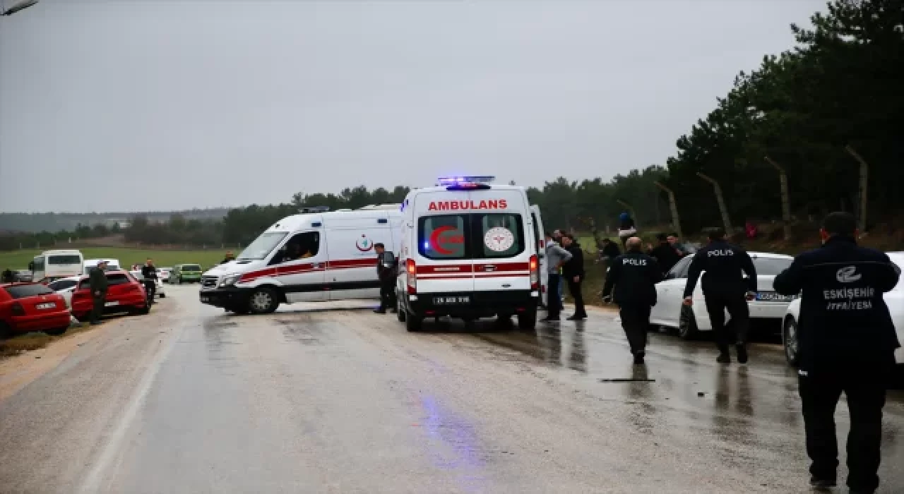 Eskişehir’de zincirleme trafik kazasında 12’si asker 14 kişi yaralandı