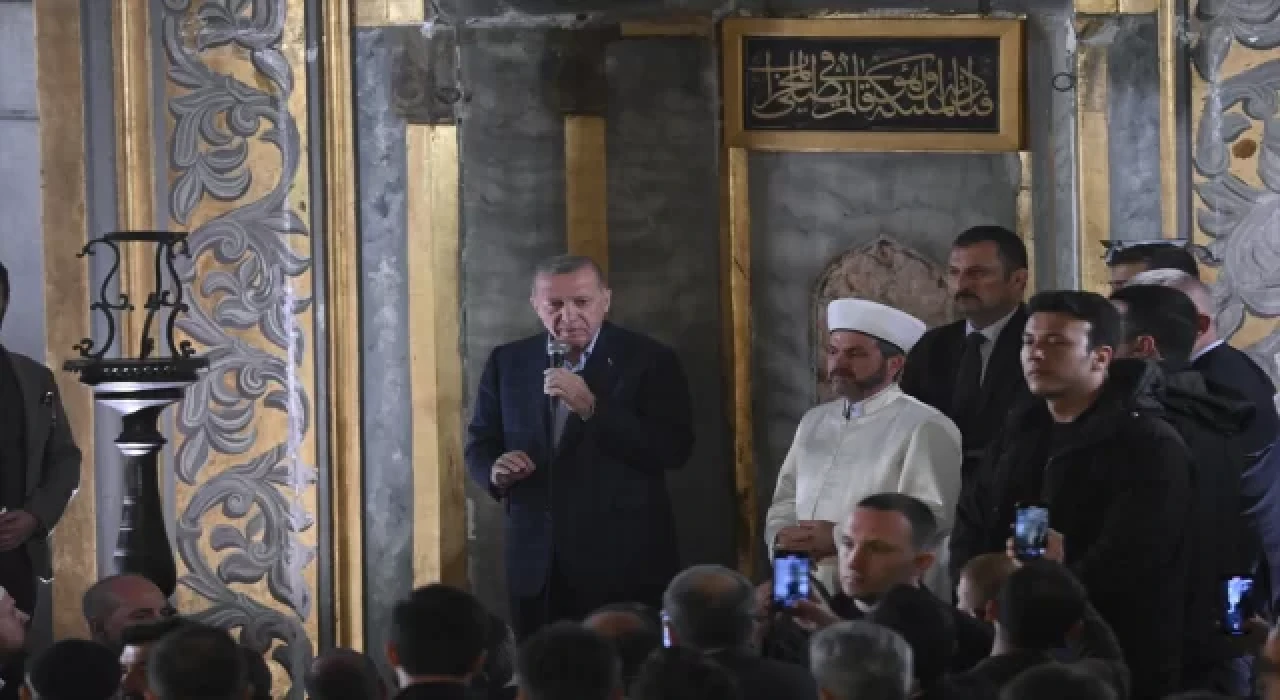 Cumhurbaşkanı Erdoğan, dün gece Ayasofya Camii’nde namaz kıldı, Kur’an okudu