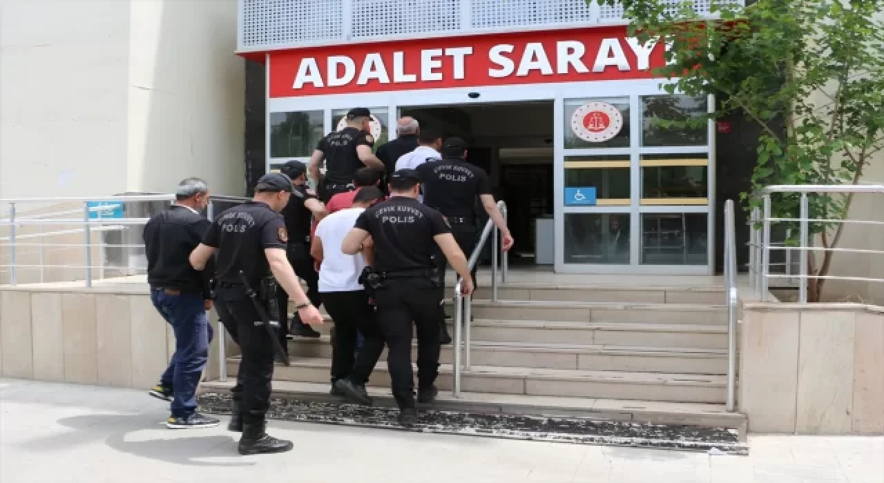 Diyarbakır’da 5 şahsın yaralandığı silahlı kavgayla ilişkin 11 sanık tutuklandı