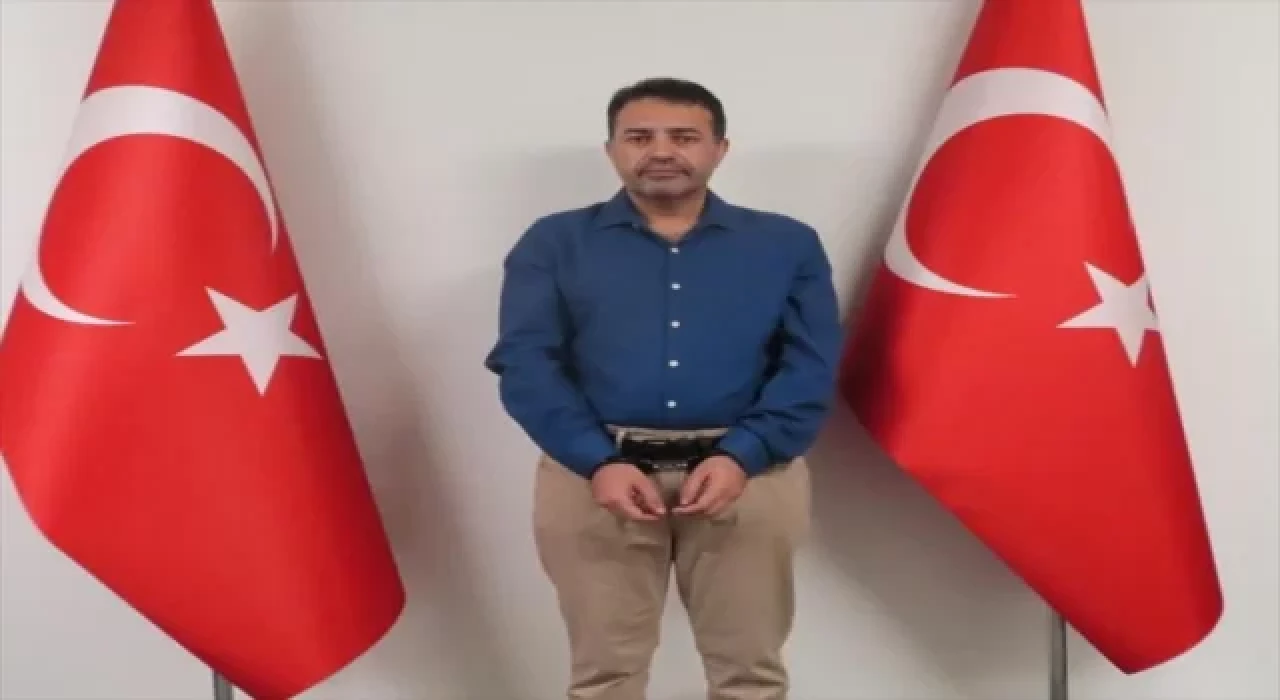 MİT, terörden arananlar listesinde turuncu kategoride yer alan FETÖ firarisi Koray Vural’ı, yurt dışında yakalayarak Türkiye’ye getirdi.