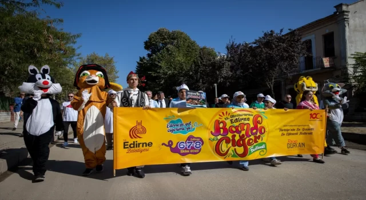 Edirne’de Uluslararası Bando ve Ciğer Festivali kortej yürüyüşü ile devam etti
