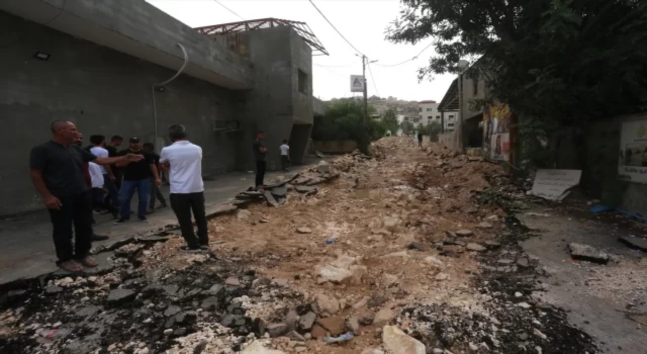 İsrail, geçen yıl öldürdüğü Al Jazeera muhabiri Ebu Akile’nin Cenin’deki anıtını yıktı