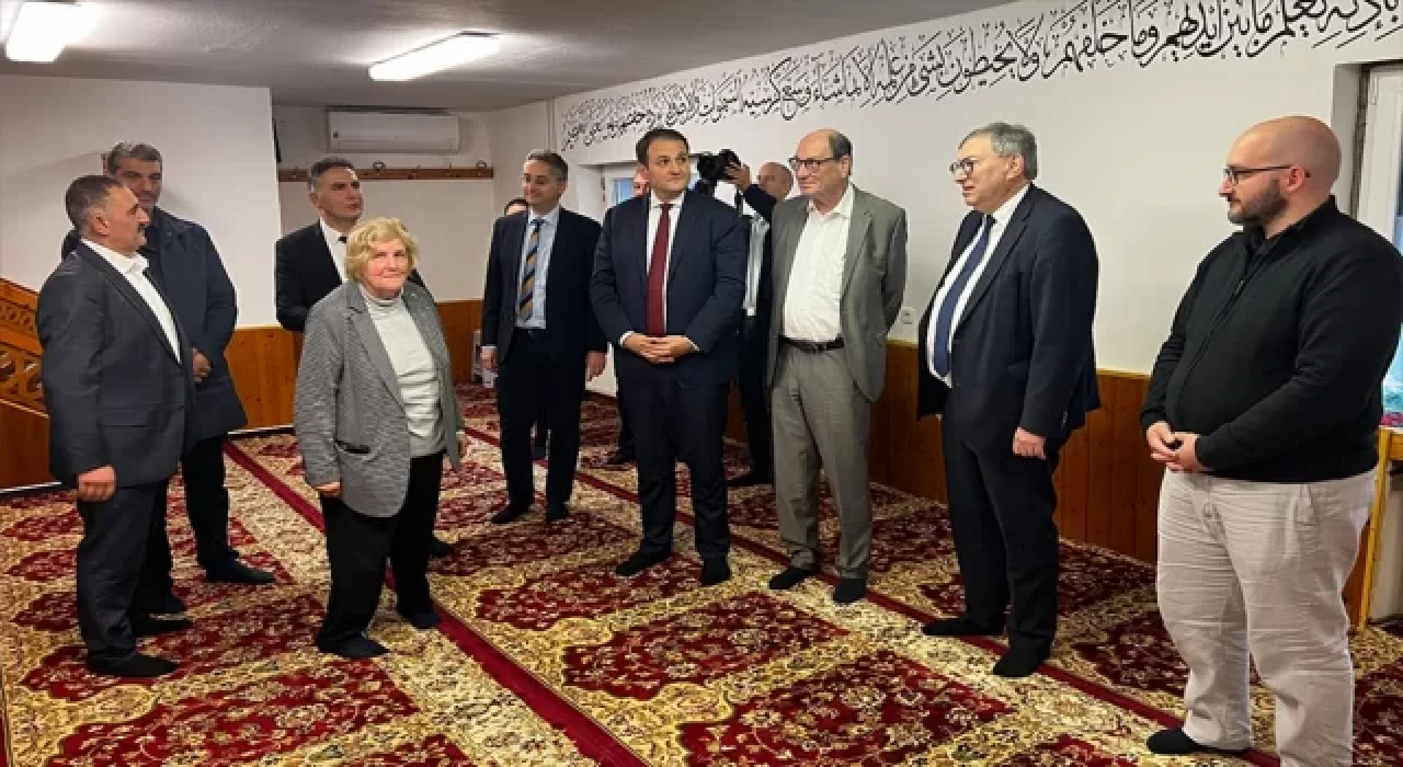 Almanya’da eyalet bakanı saldırıya uğrayan DİTİB camisini ziyaret etti