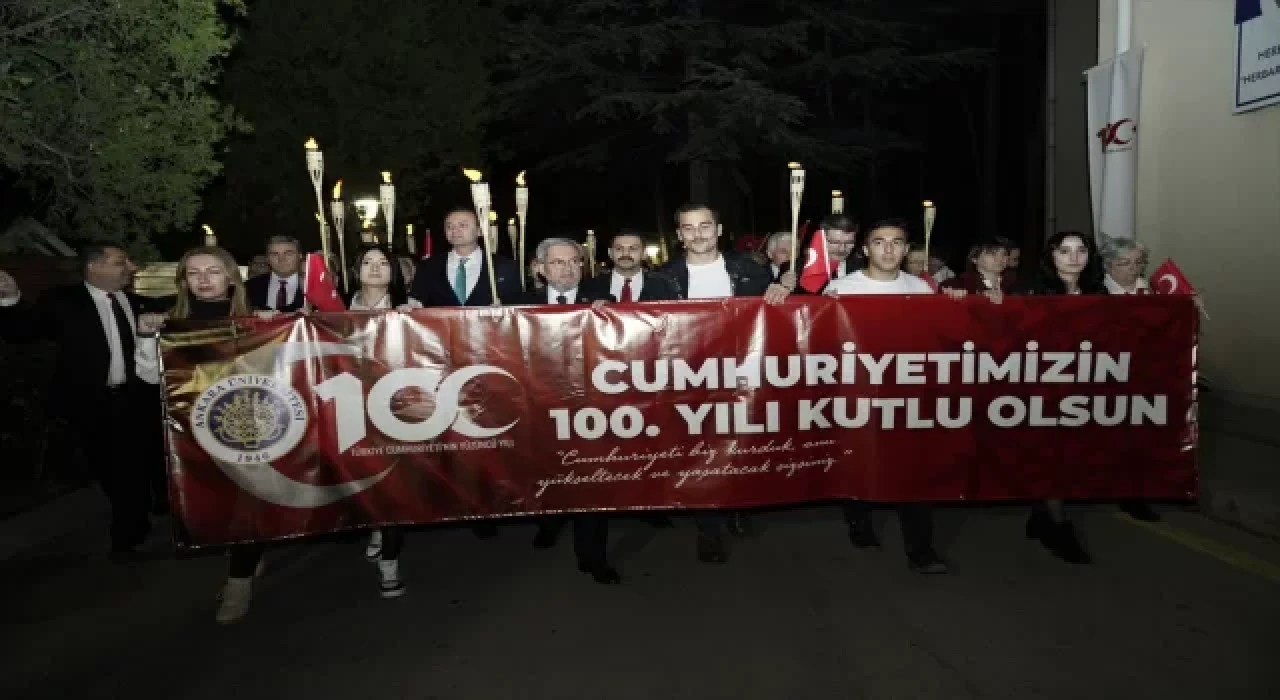 Ankara Üniversitesi, Cumhuriyet’in 100. yıl dönümünü fener alayı ile kutladı