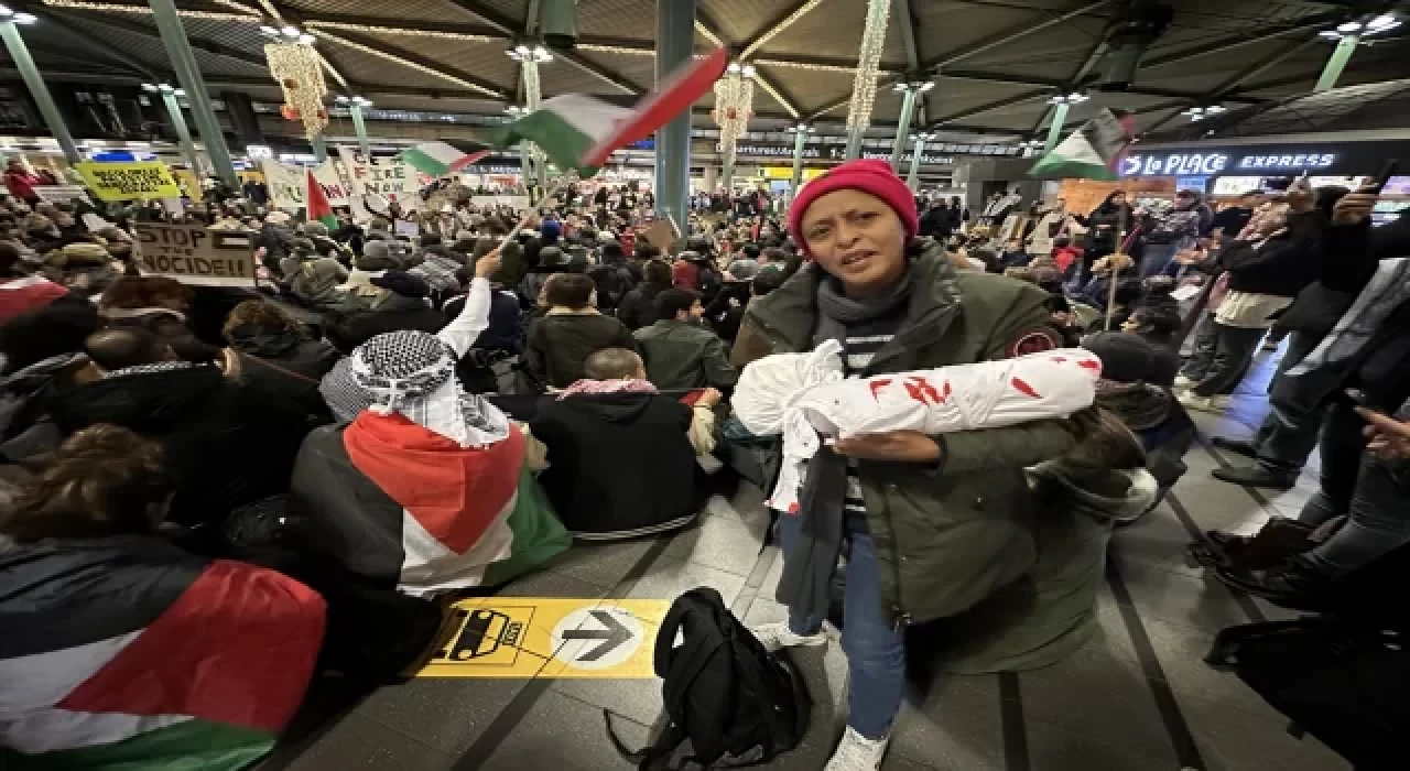 Hollanda hükümeti, İsrail’e silah yolladığı gerekçesiyle protesto edildi