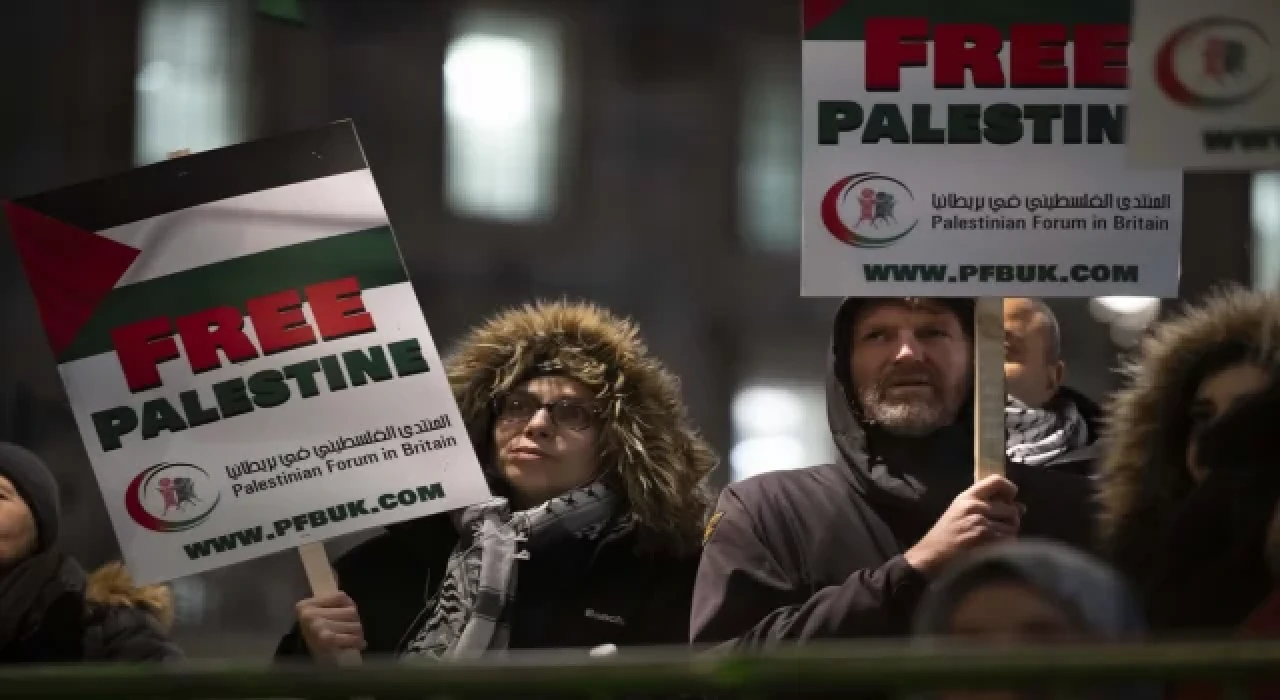 İsrail saldırılarında öldürülen Filistinli çocuklar Londra’da anıldı