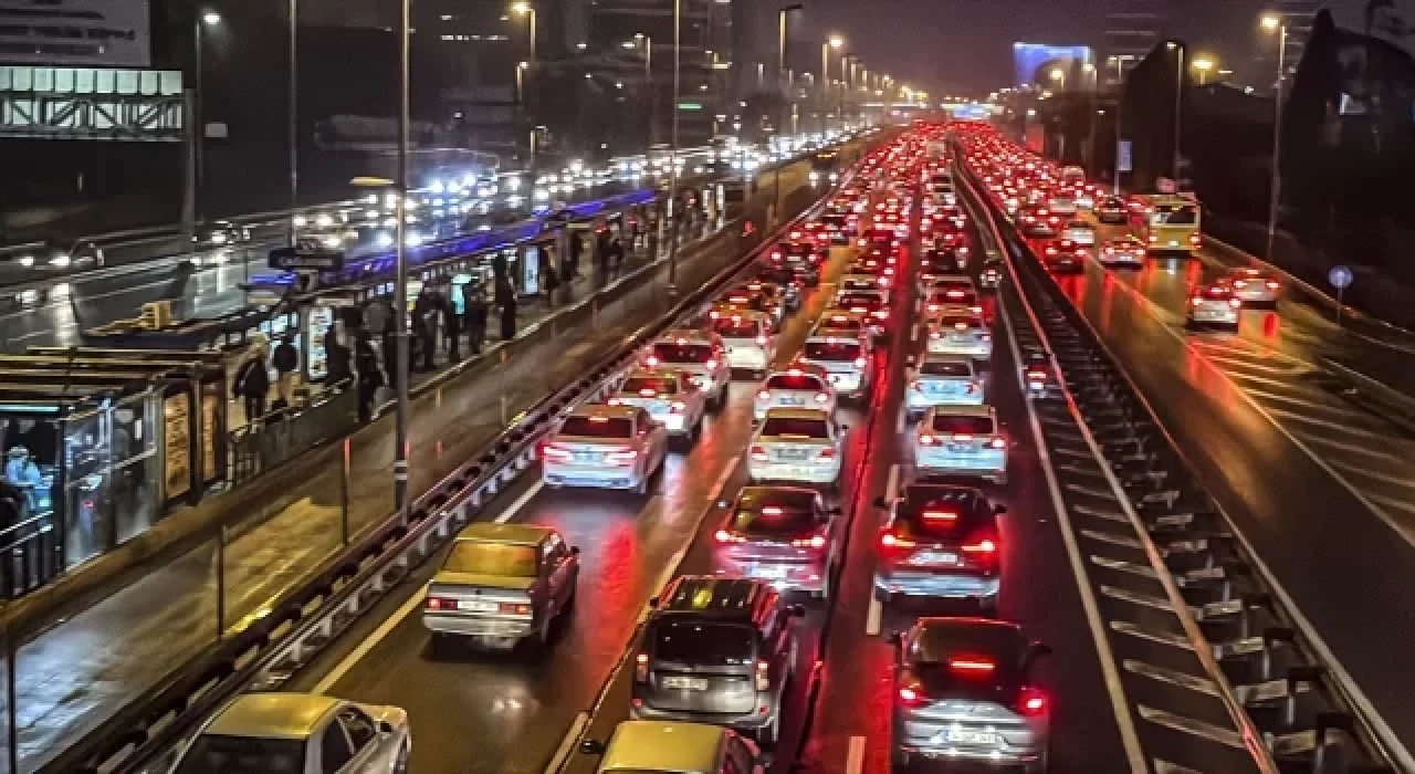İstanbul’da akşam trafik yoğunluğu yüzde 80’e çıktı
