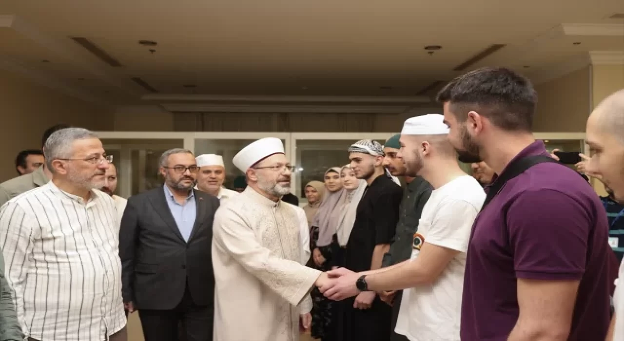 Diyanet İşleri Başkanı Erbaş, Mekke’de gençlerle buluştu