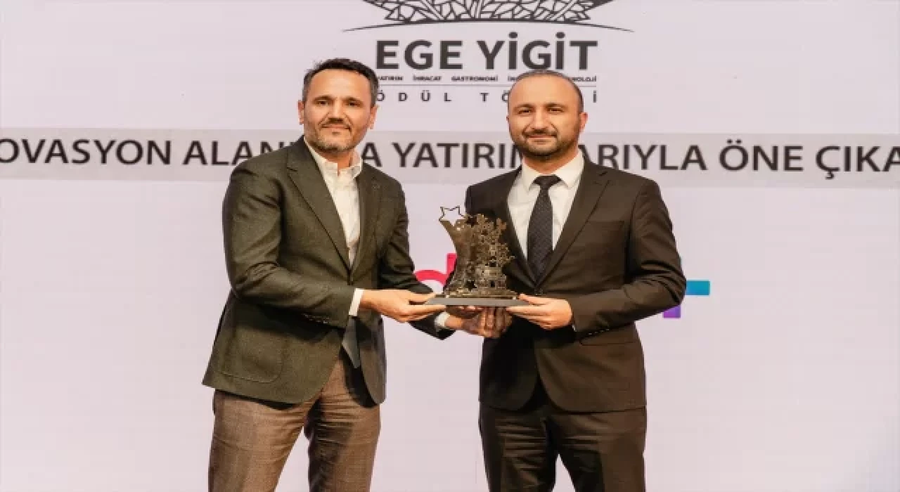 Aydem Plus, ”Enerji ve İnovasyon Yatırımlarıyla Öne Çıkan Şirket” ödülü aldı
