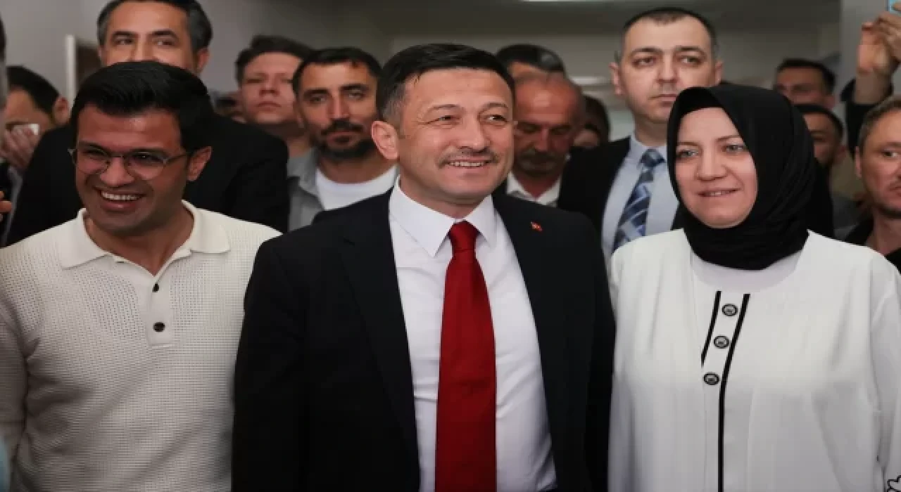 Cumhur İttifakı İzmir Büyükşehir Belediye Başkan adayı Hamza Dağ, oyunu kullandı