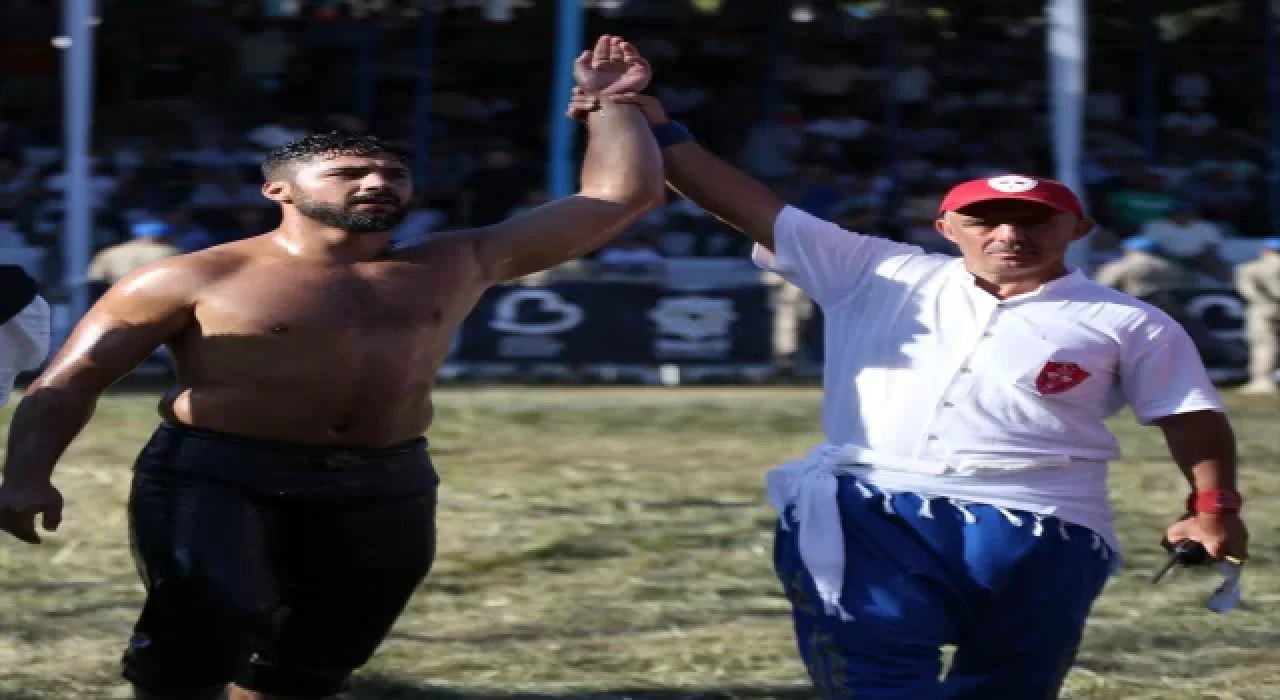 Geleneksel Kurtdereli Yağlı Güreşleri’nin başpehlivanı Enes Doğan oldu
