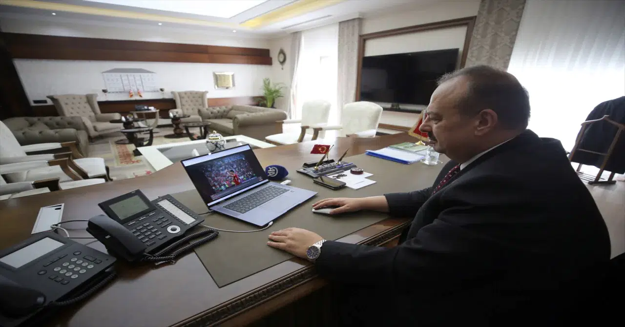 Aydın Valisi Canbolat, AA’nın ”Yılın Kareleri” oylamasına katıldı