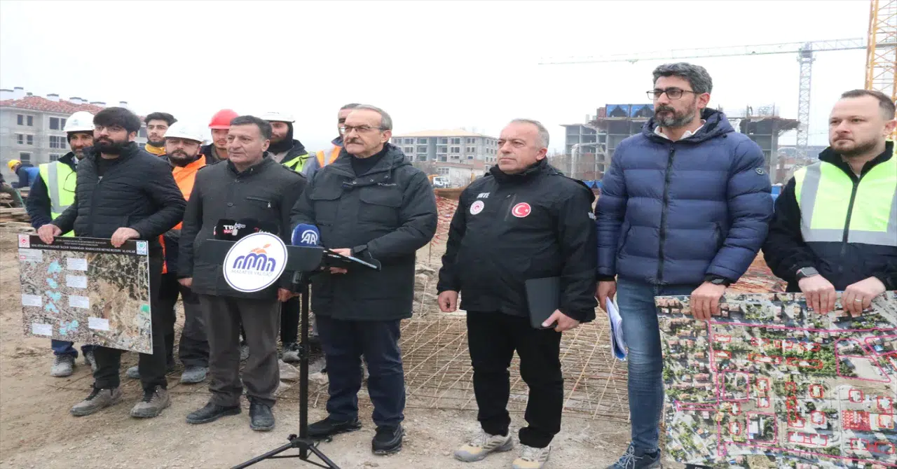 Malatya Valisi Yavuz, rezerv alanlarındaki deprem konutlarında incelemelerde bulundu: