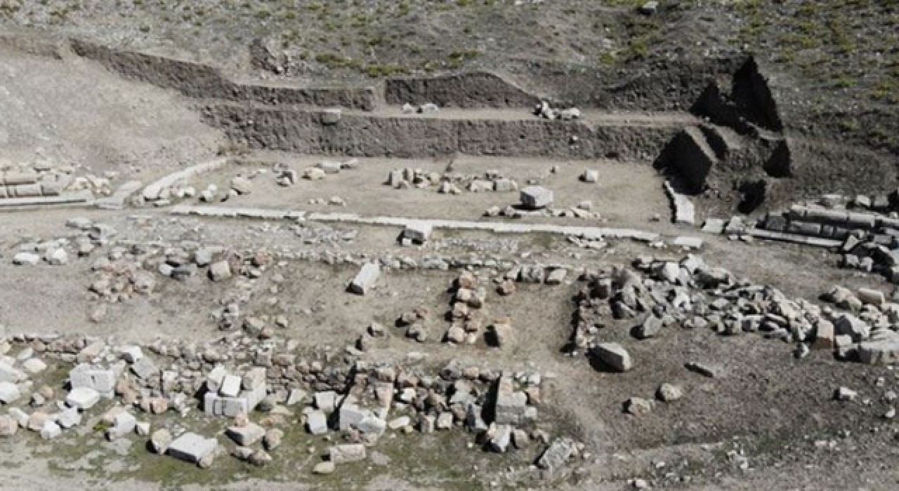 Afyonkarahisar'da Antik tiyatro ortaya çıktı