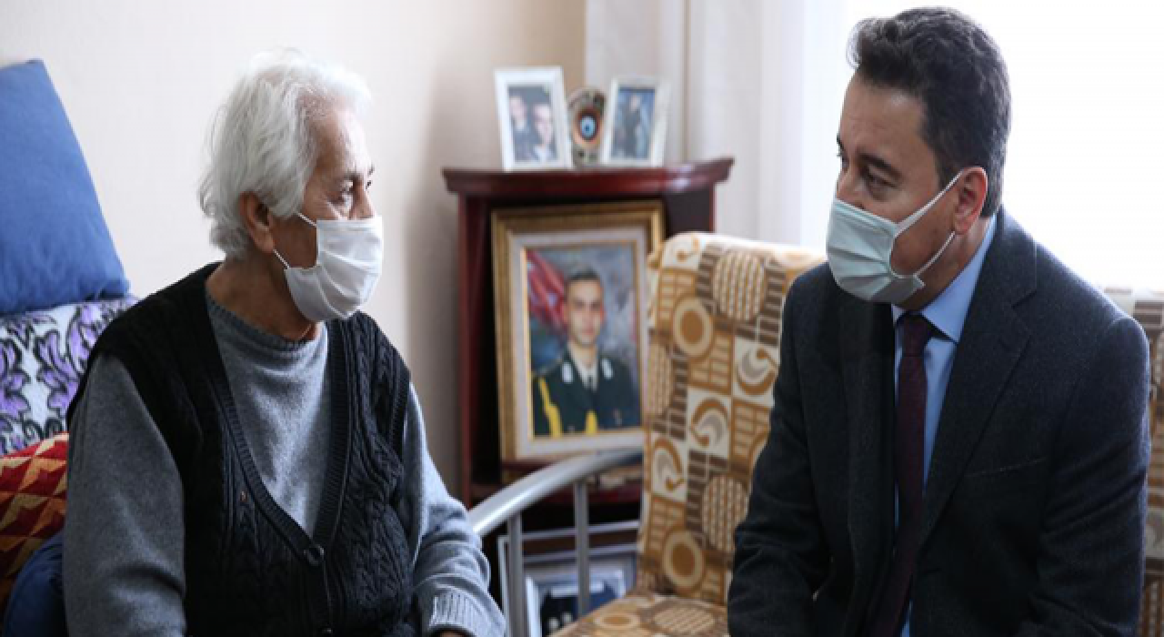 Ali Babacan'dan şehit ailelerine taziye ziyareti