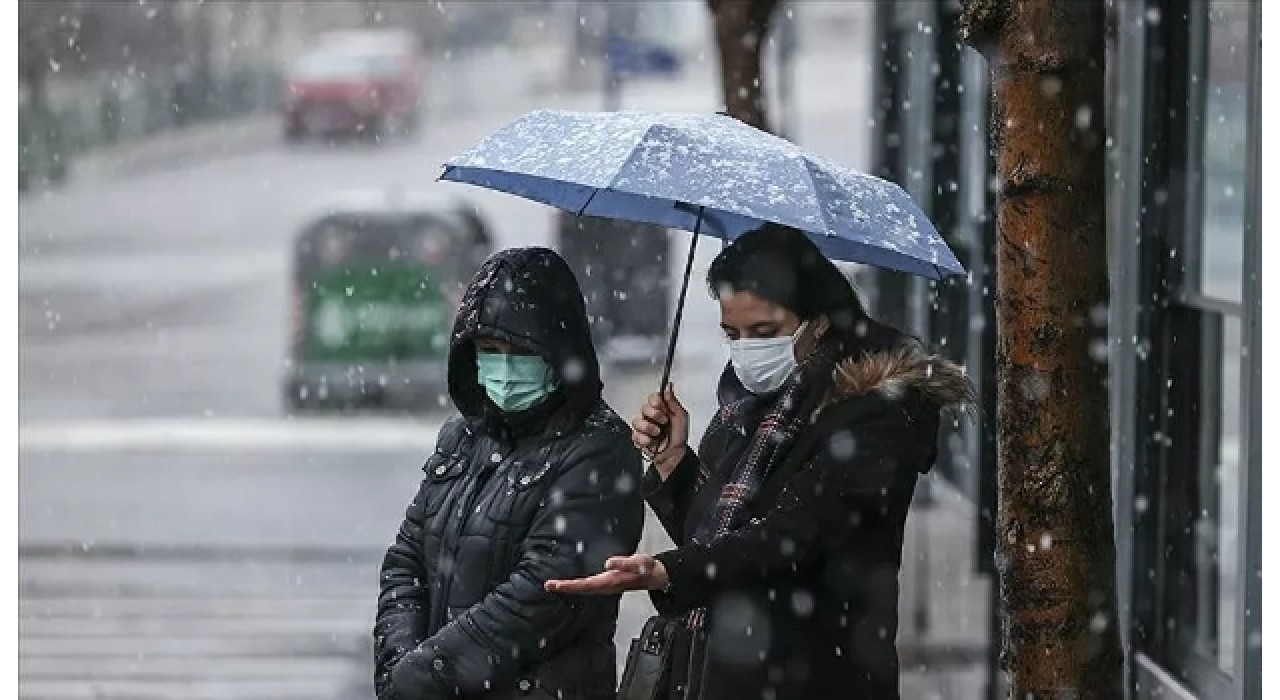 Ankara'da kar yağışı etkili oluyor